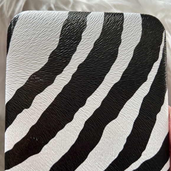 Hard Case Zebra 🦓 Print Wallet - Picture 16 of 16